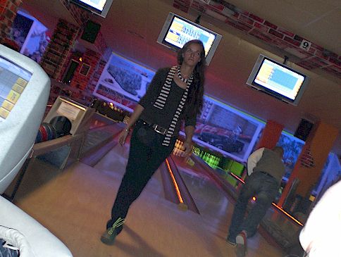 Kameraden auf der Bowlingbahn